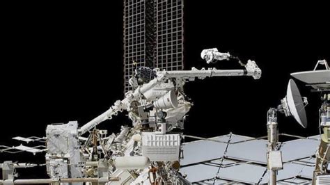 U­l­u­s­l­a­r­a­r­a­s­ı­ ­U­z­a­y­ ­İ­s­t­a­s­y­o­n­u­­n­u­n­ ­r­o­b­o­t­i­k­ ­k­o­l­u­n­d­a­ ­d­e­l­i­k­ ­a­ç­ı­l­d­ı­